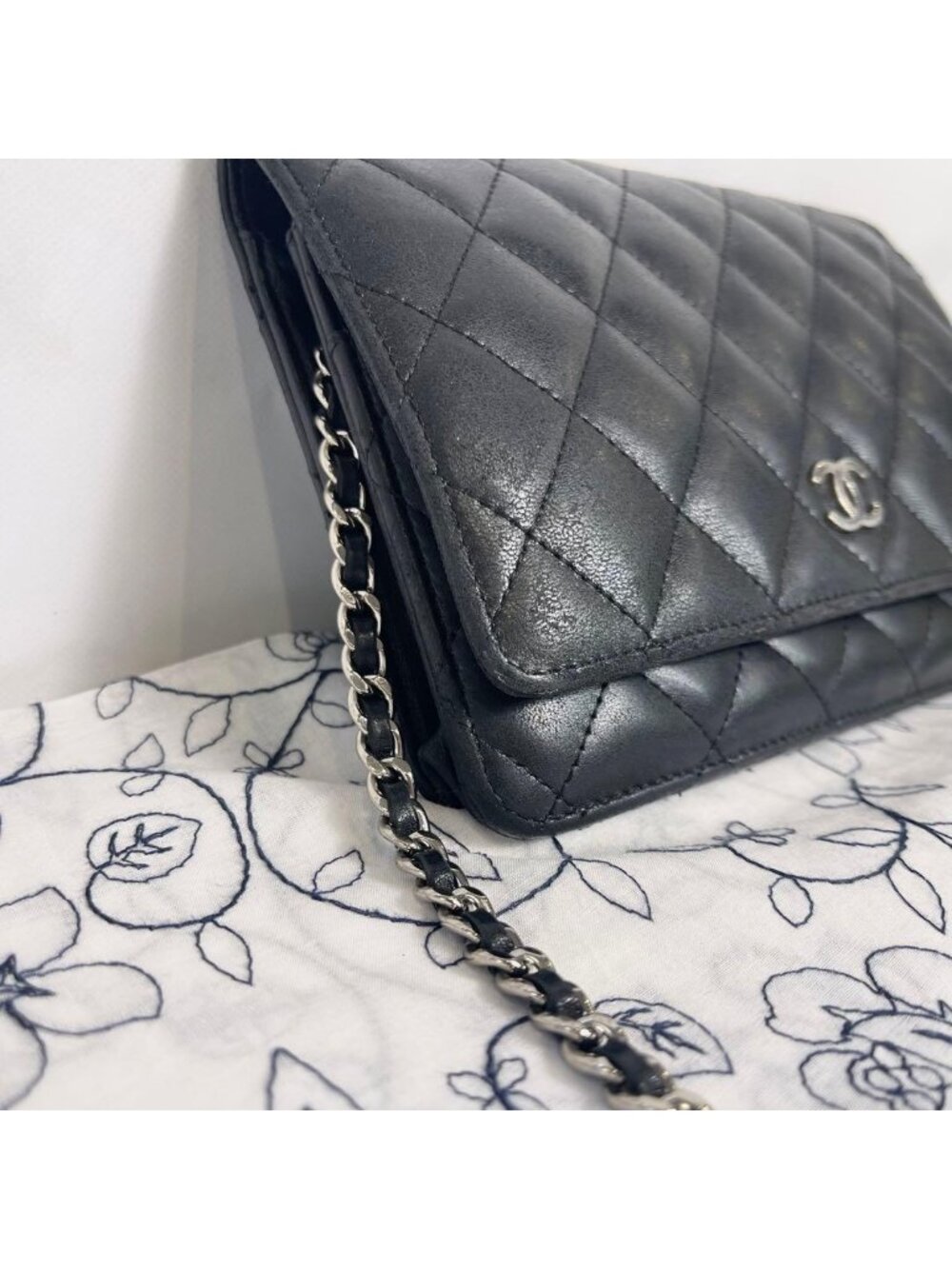 Chanel Chain Wallet Black Quilted - Picture 4 of 14